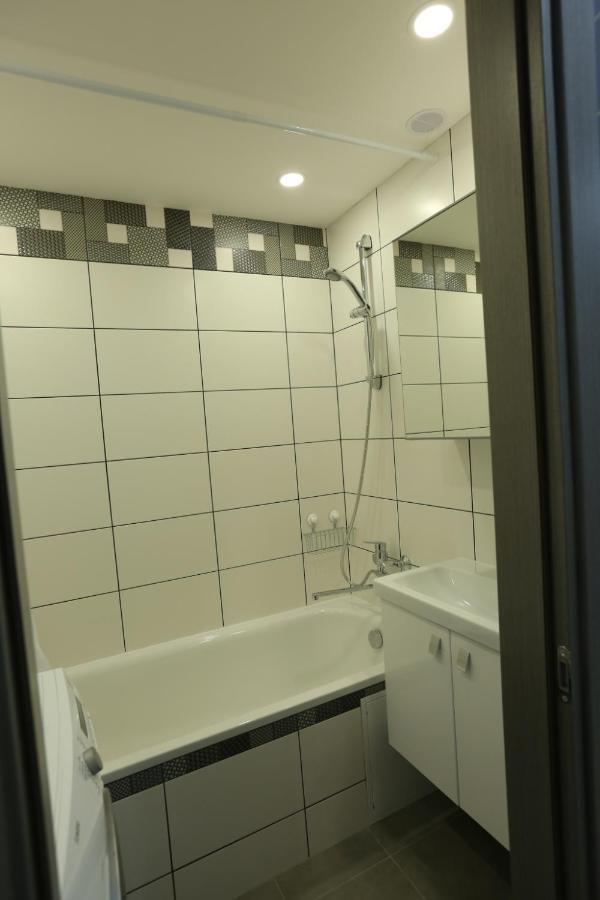 Comfy 2 Room Apartment - Free Parking - 350Mbps Wifi - Netflix 카우나스 외부 사진