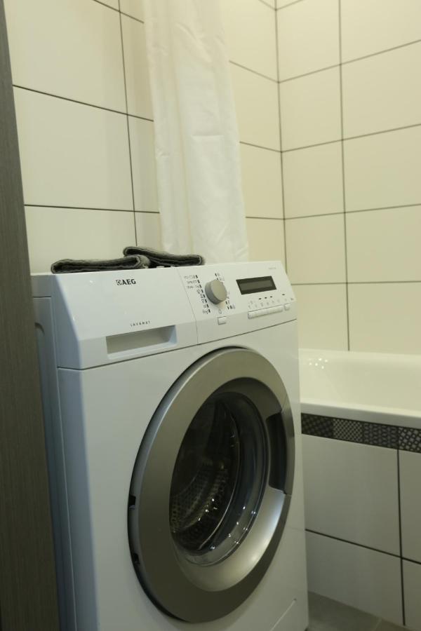 Comfy 2 Room Apartment - Free Parking - 350Mbps Wifi - Netflix 카우나스 외부 사진