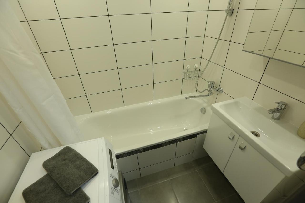 Comfy 2 Room Apartment - Free Parking - 350Mbps Wifi - Netflix 카우나스 외부 사진